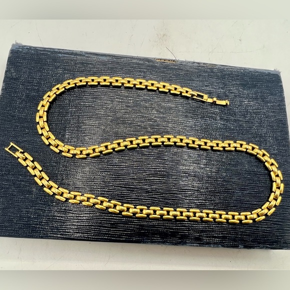 Vintage Jewelry - Vintage gold tone mesh link 16” chain necklace